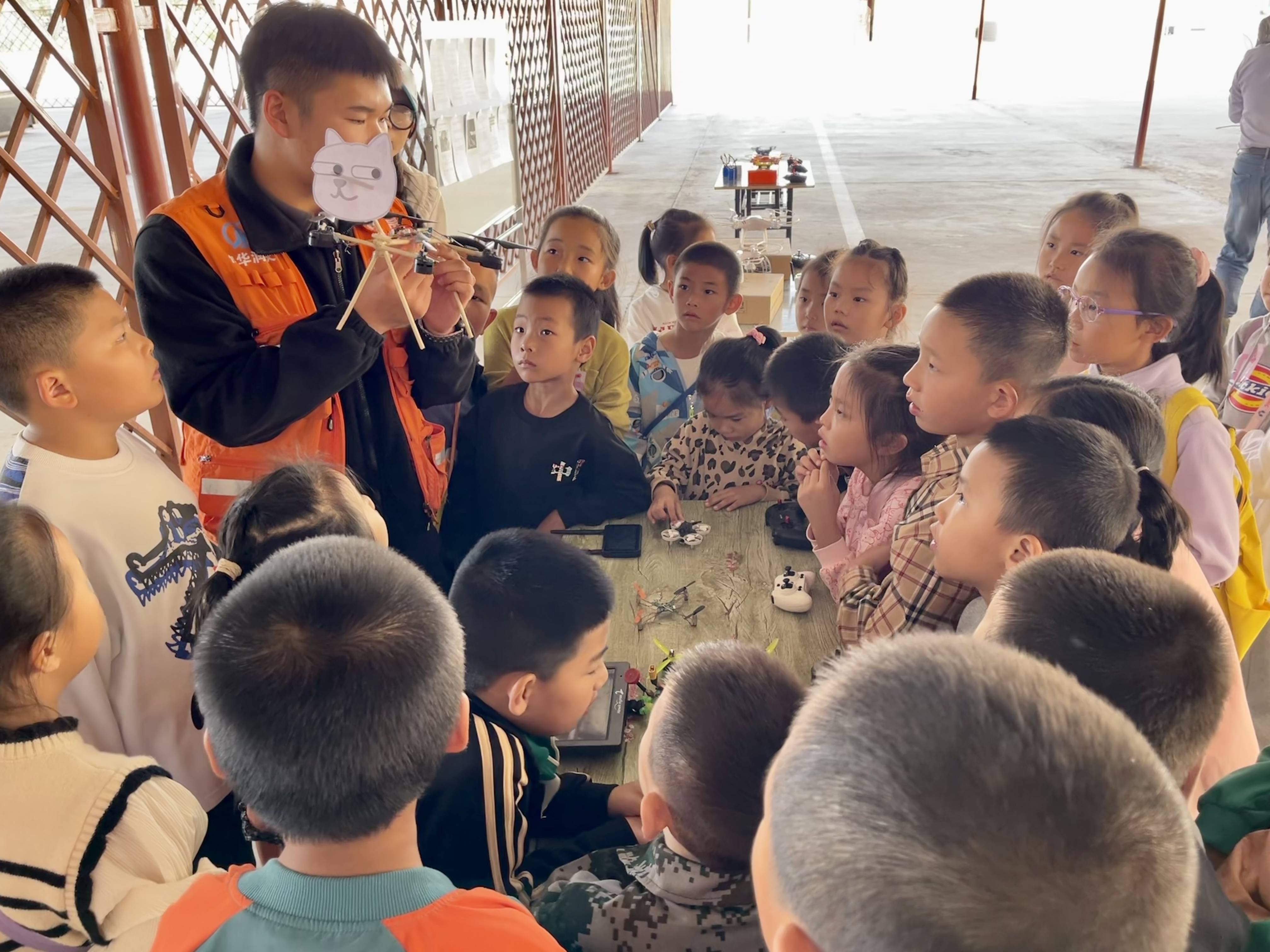 新疆保華潤天航空青少年無人機培訓圖集