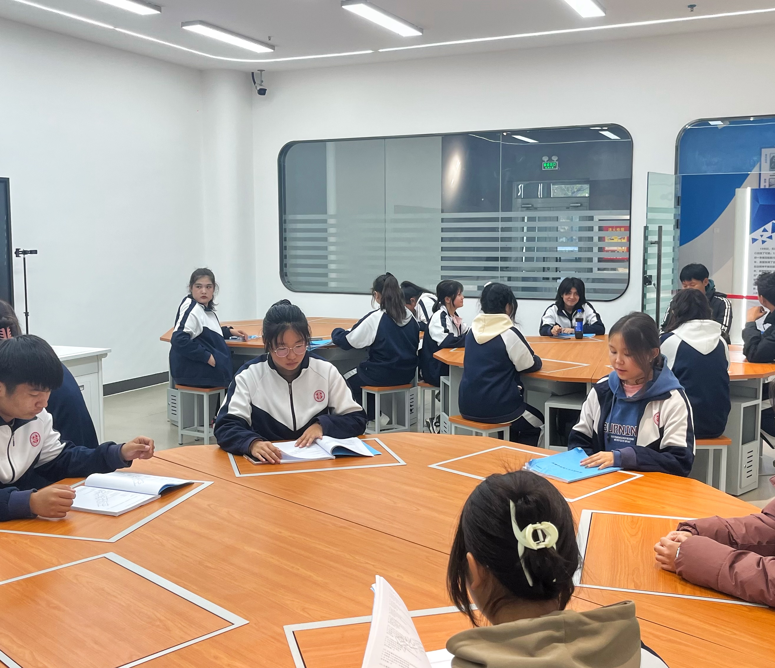 新疆青少年培訓丨多角度帶你認識青少年學習無人機的好處！