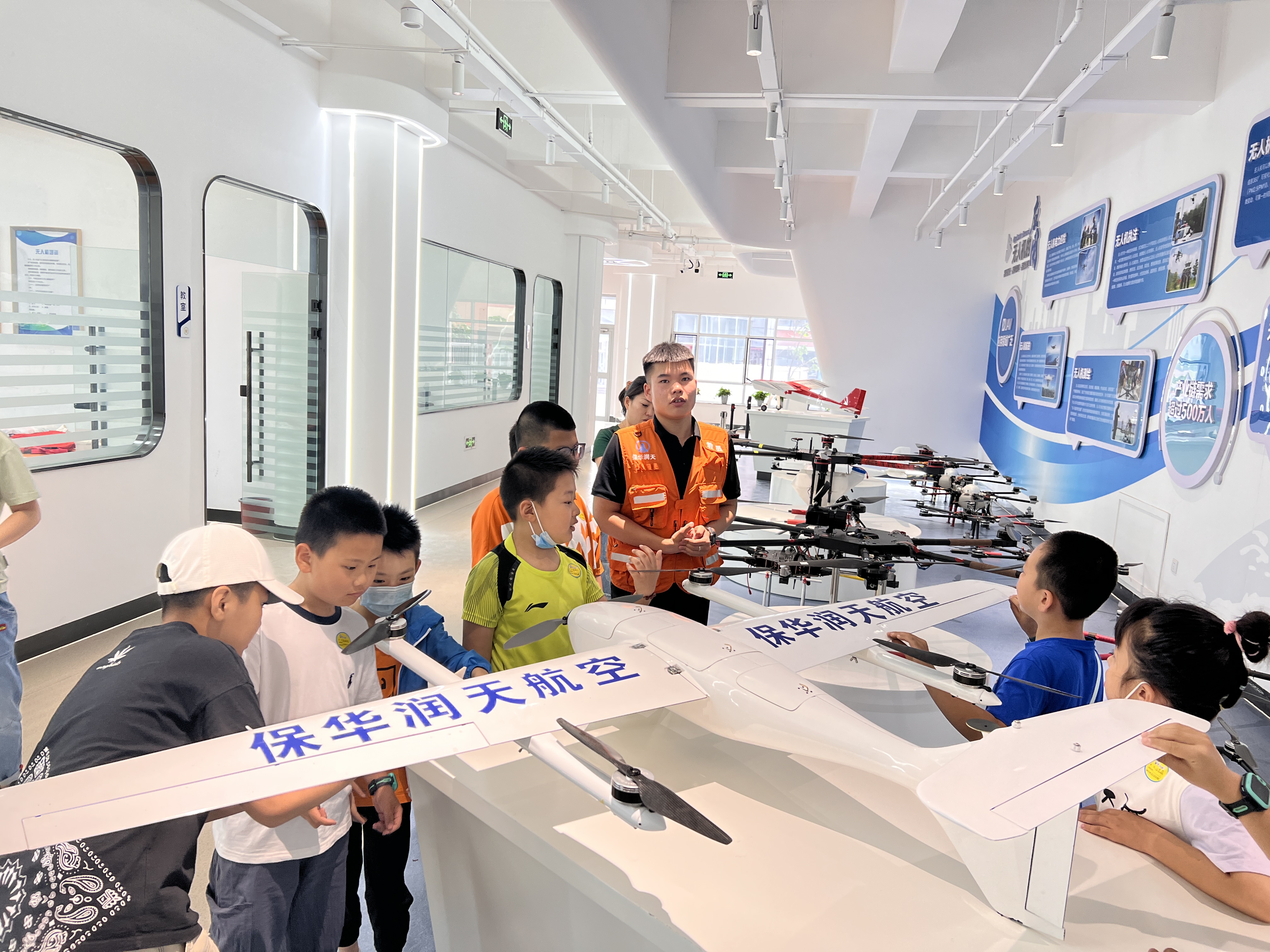 【新疆青少年無人機培訓】從玩樂到專業:少兒無人機課程究竟教些什么?