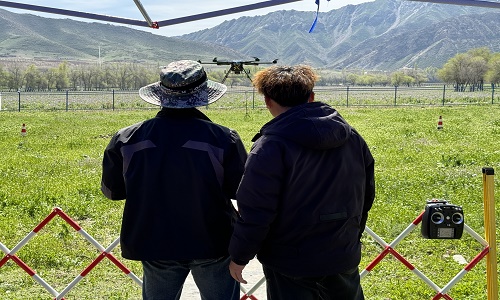 烏魯木齊無人機飛行夢想起航:保華潤天航空培訓基地