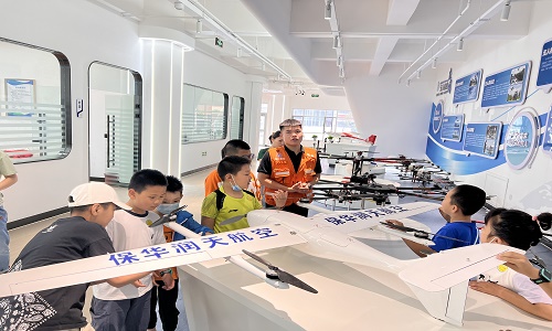 新疆保華潤天航空青少年無人機培訓(xùn):投資孩子的未來從了解收費開始!