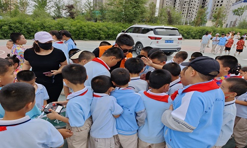 新疆保華潤天航空無人機培訓揭秘:青少年無人機培訓市場,費用真的那么高嗎?