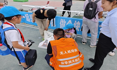 新疆保華潤天航空無人機培訓揭秘:青少年無人機培訓市場,費用真的那么高嗎?