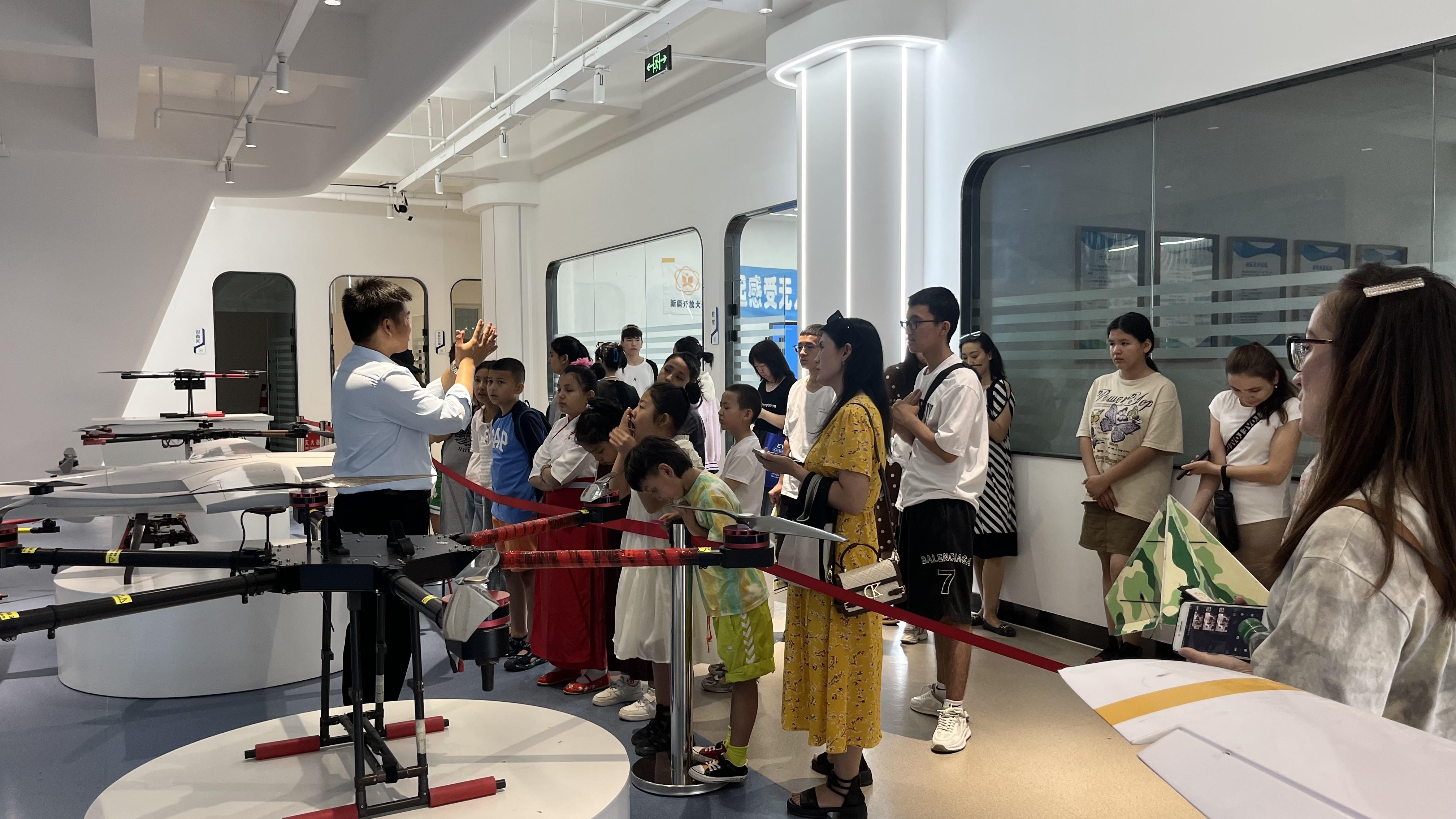 新疆青少年無人機訓練基地-保華潤天航空