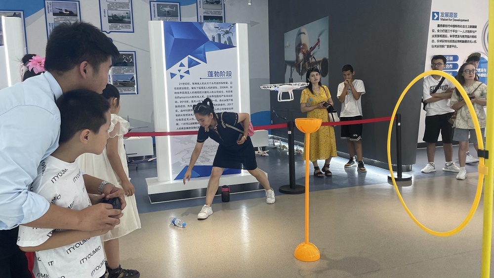 【新疆青少年無人機培訓】少兒無人機課程學什么？-保華潤天航空