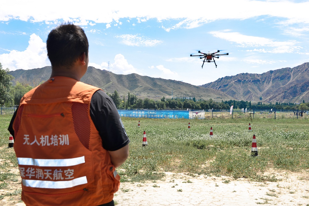 新疆青少年無人機培訓(xùn):無人機小白適合考什么證件?-保華潤天航空