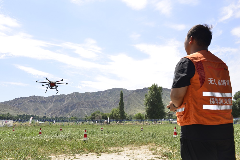 【新疆青少年無人機培訓】市面上熱門無人機證件的區(qū)別 看完就知道怎么選!-保華潤天航空