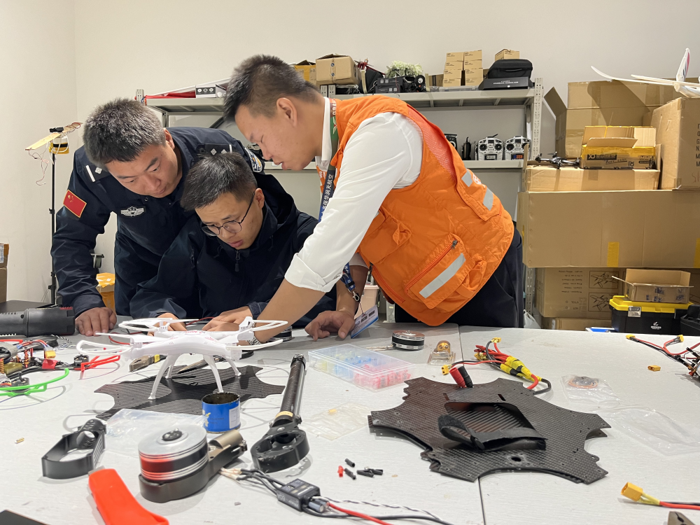 新疆無人機修理哪里學：新疆保華潤天航空無人機培訓基地，助您翱翔藍天！