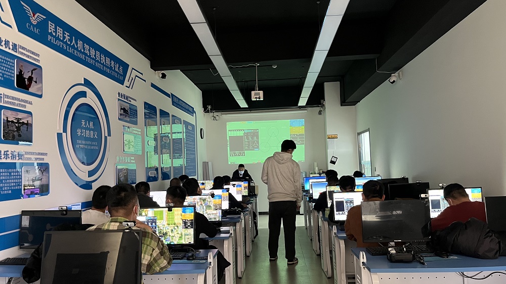 低空經濟騰飛:無人機飛手培訓成新職業風口!-保華潤天航空