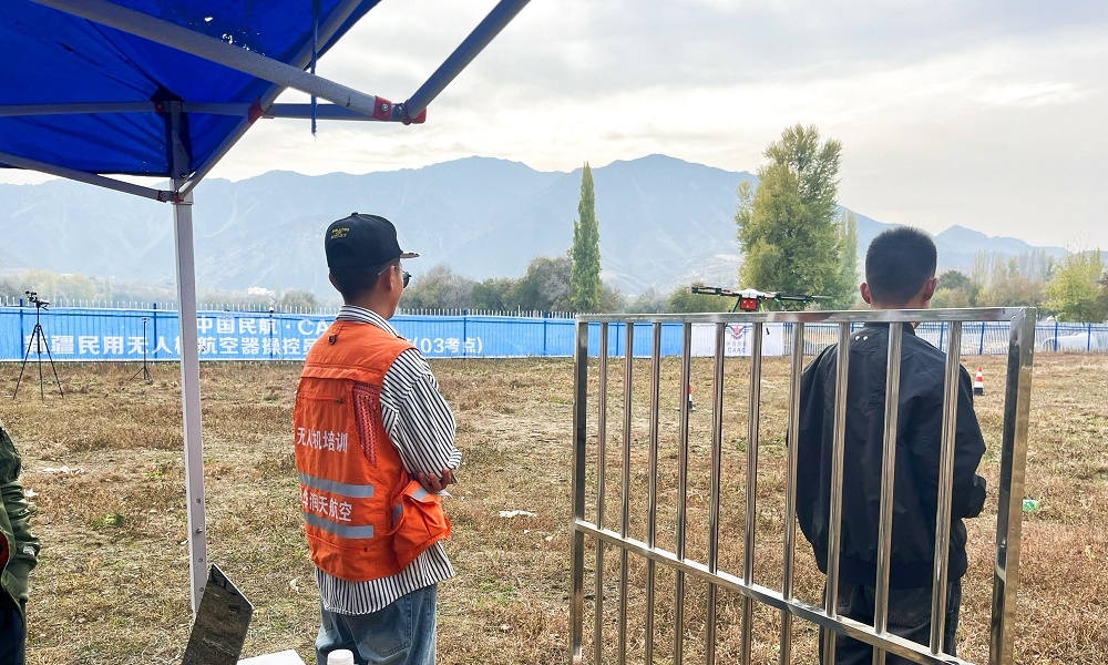 【新疆青少年無人機培訓】保華潤天航空開啟你的飛行夢想之旅!