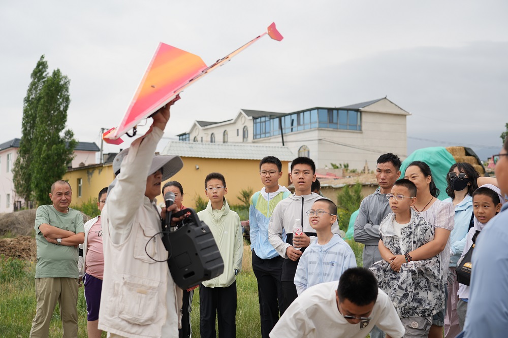 【新疆保華潤(rùn)天無人機(jī)培訓(xùn)】讓孩子學(xué)無人機(jī):開啟多元成長(zhǎng)的大門