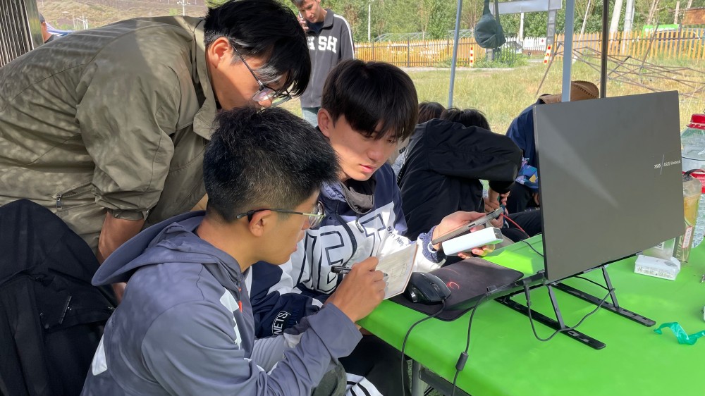 新疆保華潤天無人機培訓:加入我們,一起飛向無人機的奇妙世界!